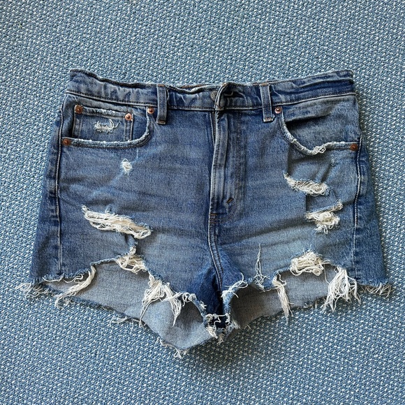 Abercrombie- The Mom Short- High Rise - Picture 5 of 6
